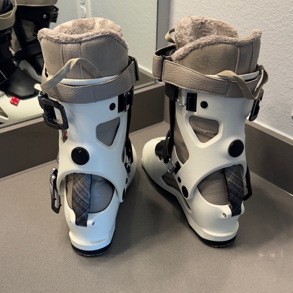 Women's Dahu Ski Boots - Picture 15 of 16